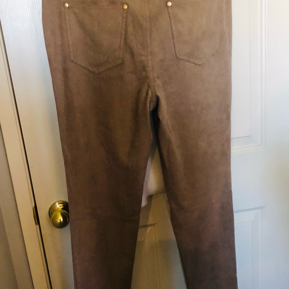 Chico's Size 1 Ultimate Fit Faux Suede Tan Slim Pant Jegging Style